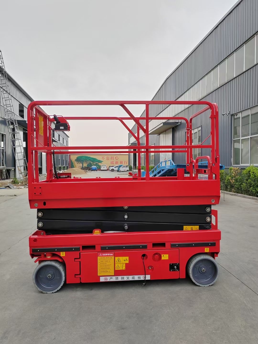 hydraulic platform lift Self-Propelled Scissor Lifting Platform,Manufacturer of Skid Steer Attachments, Forestry Mulcher, Remote Control Lawn Mower ...