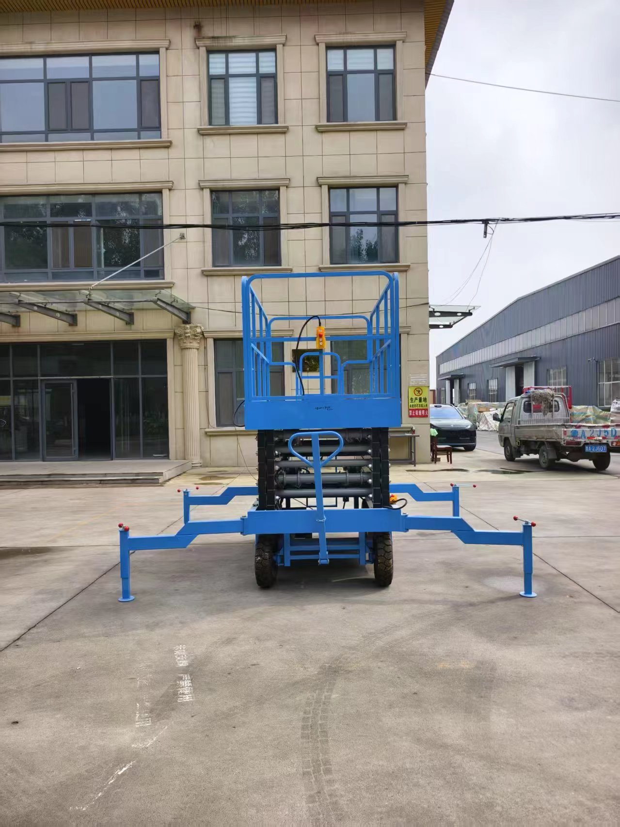 Manual walking mobile scissor lifting patform lift table,Manufacturer of Skid Steer Attachments, Forestry Mulcher, Remote Control Lawn Mower ...