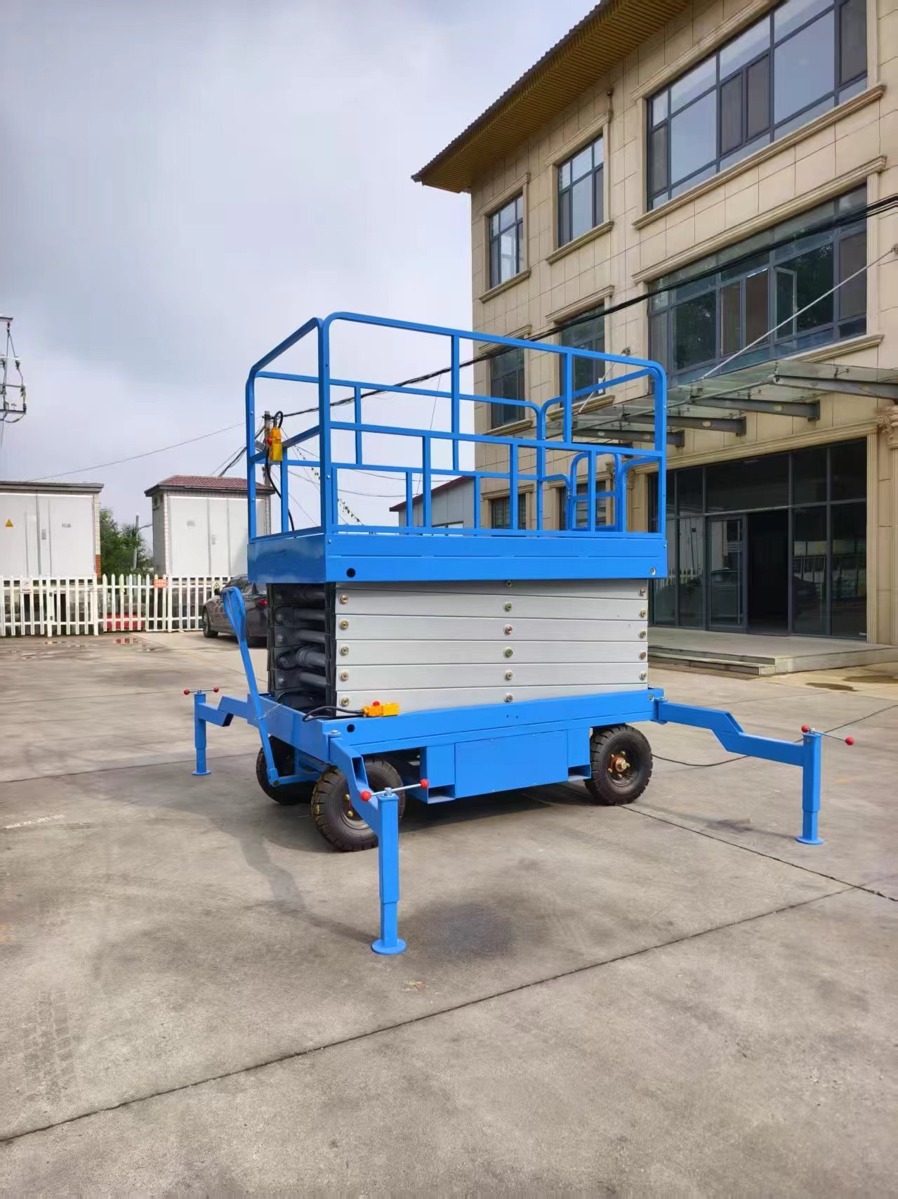 Construction site scissor lifting platform 6m,Manufacturer of Skid Steer Attachments, Forestry Mulcher, Remote Control Lawn Mower ...