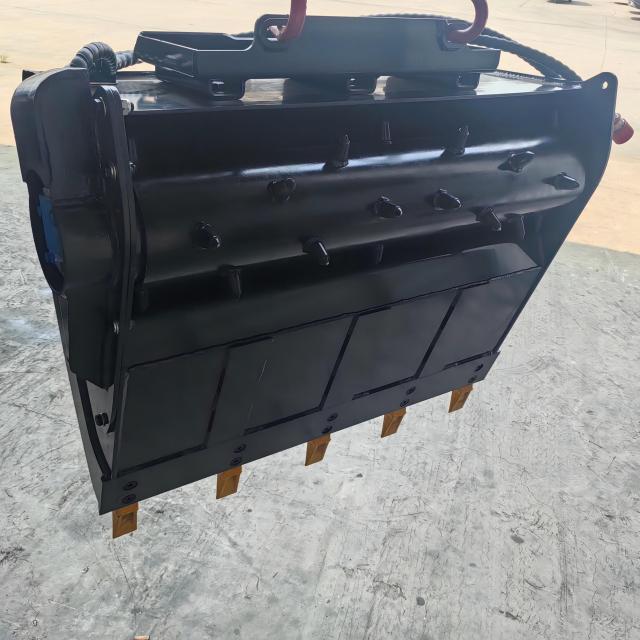 Hydraulic Bucket With Soil Conditioner for Full Mini Skid Steer Loader,Manufacturer of Skid Steer Attachments, Forestry Mulcher, Remote Control Lawn Mower ...