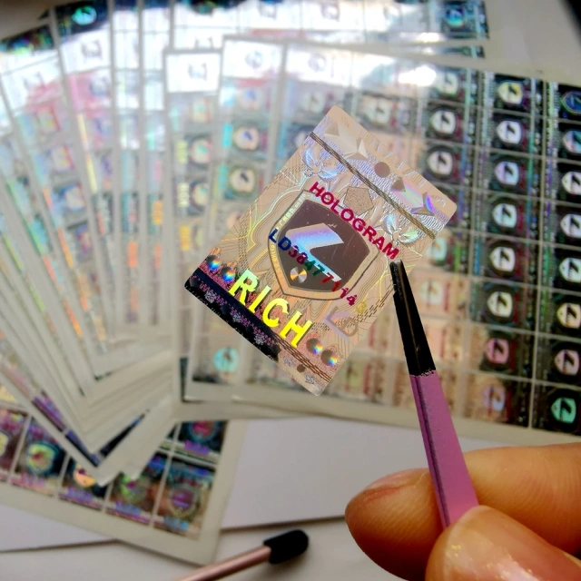 Hot Selling Self Adhesive Rose Gold Foil Labelscircle Laminated Paper Sticker Printing Round Custom Logo For Business