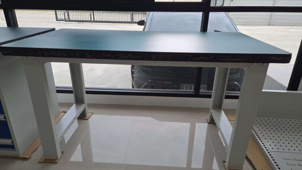 Heavy-duty Workbench โต๊ะทำงานหนัก 1500*750*800mm พื้นผิวผสม 50mm ความสามารถรับน้ำหนัก 1000kg