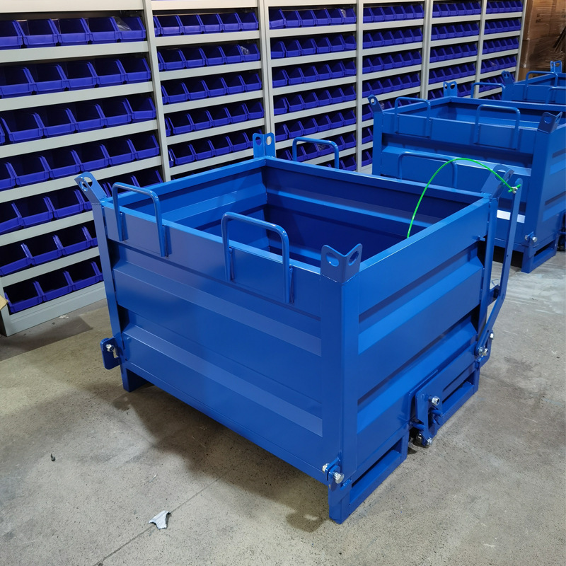 Self-Dumping Hopper กล่องทิ้งวัสดุแบบเทอัตโนมัติ ขนาด 1000*800*800 มม. ผลิตจากเหล็กรีดเย็นหนา 2.0 มม. กล่องหมุนเวียนสำหรับงานหนักในอุตสาหกรรม