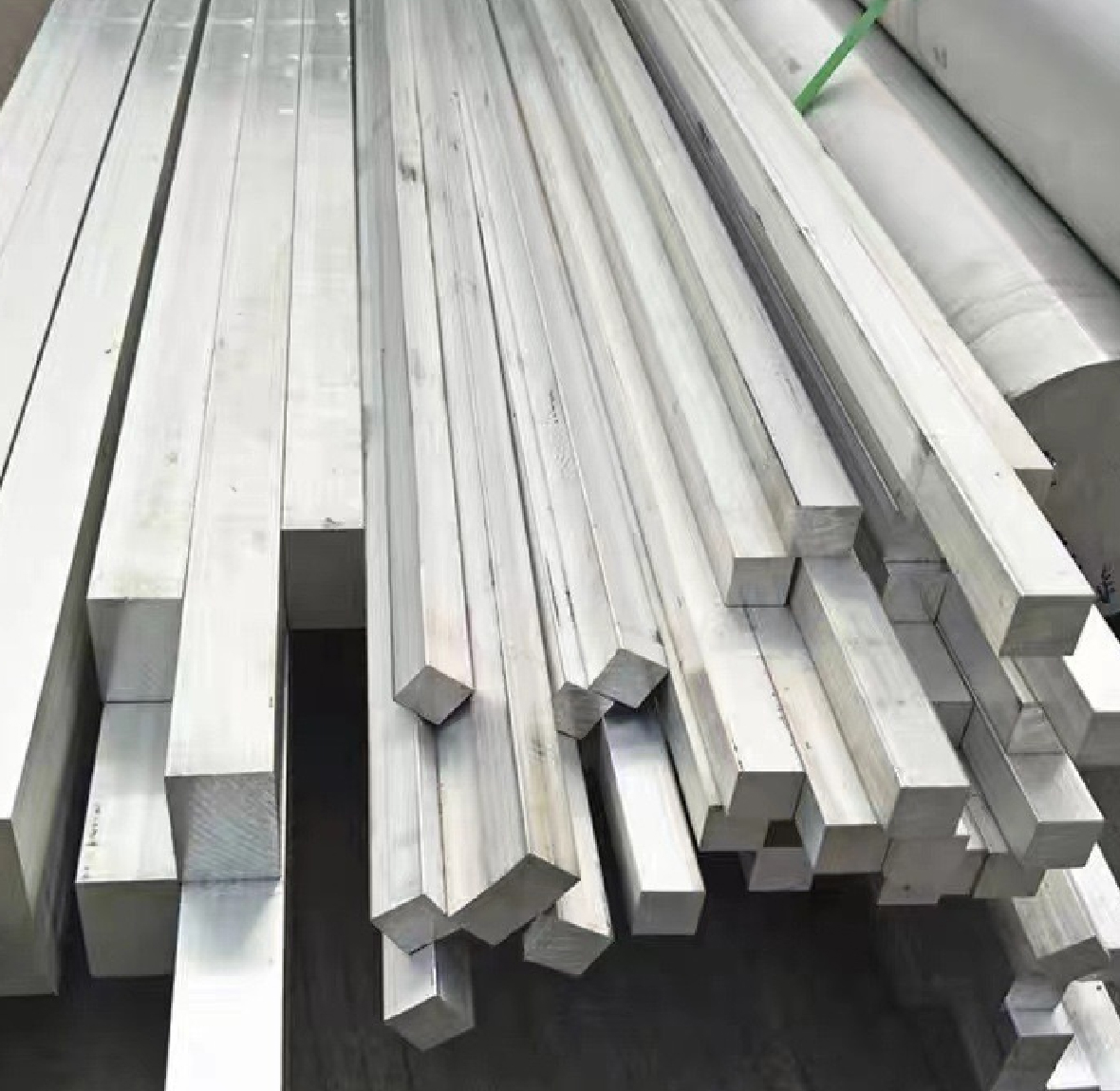 China Manufacturer Aisi Stainless Steel Square Bar