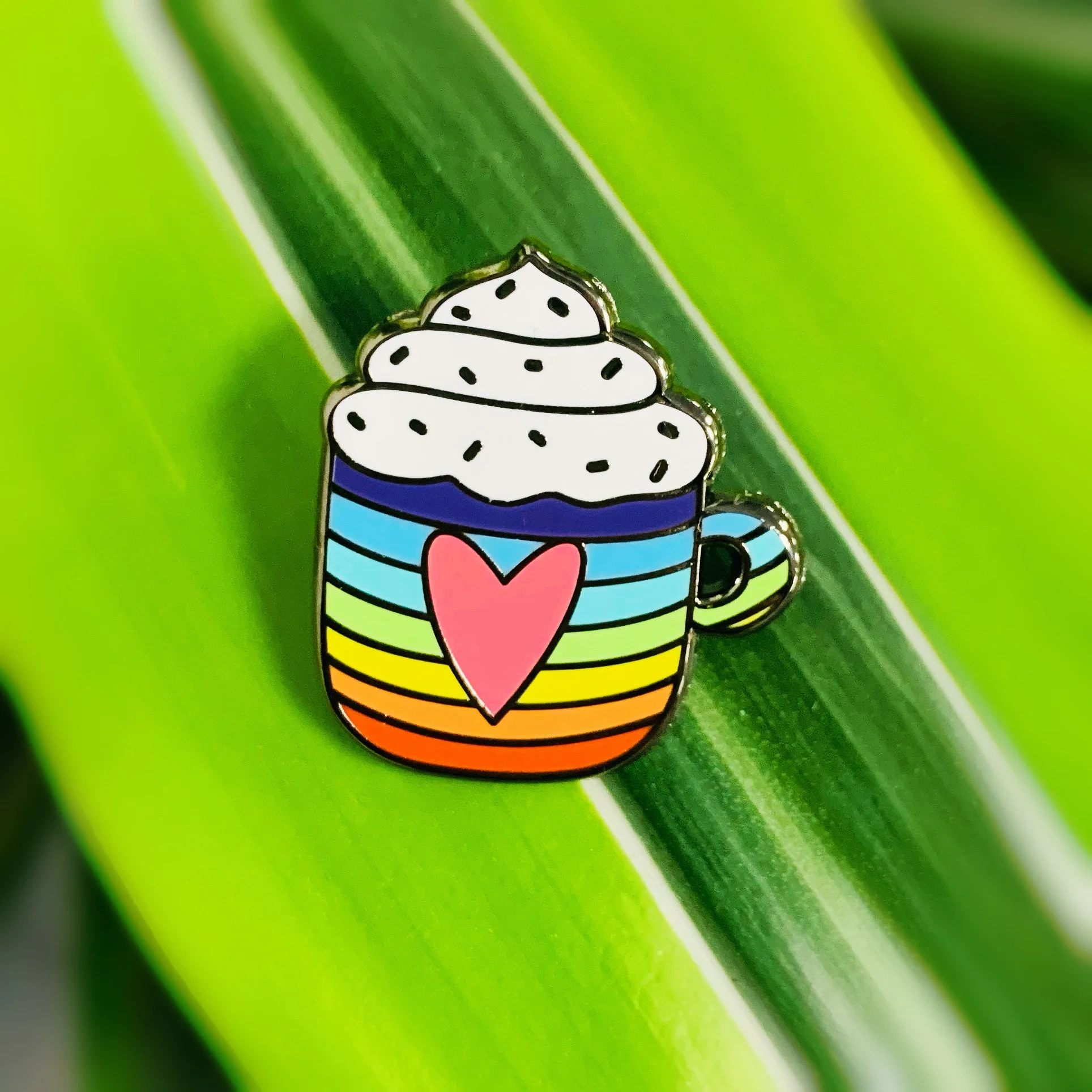 China Factory No Minimum Custom Lapel Pin Metal Badge Glitter Gold Printed Logo Cartoon Anime Hard Enamel Pin Custom Soft Pin