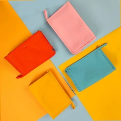 Wholesale Cute Make up Leather Makeup Bag Luxury Travel Cosmetic Bag Custom Logo Travel Electronic Accessories Organizer Pouch