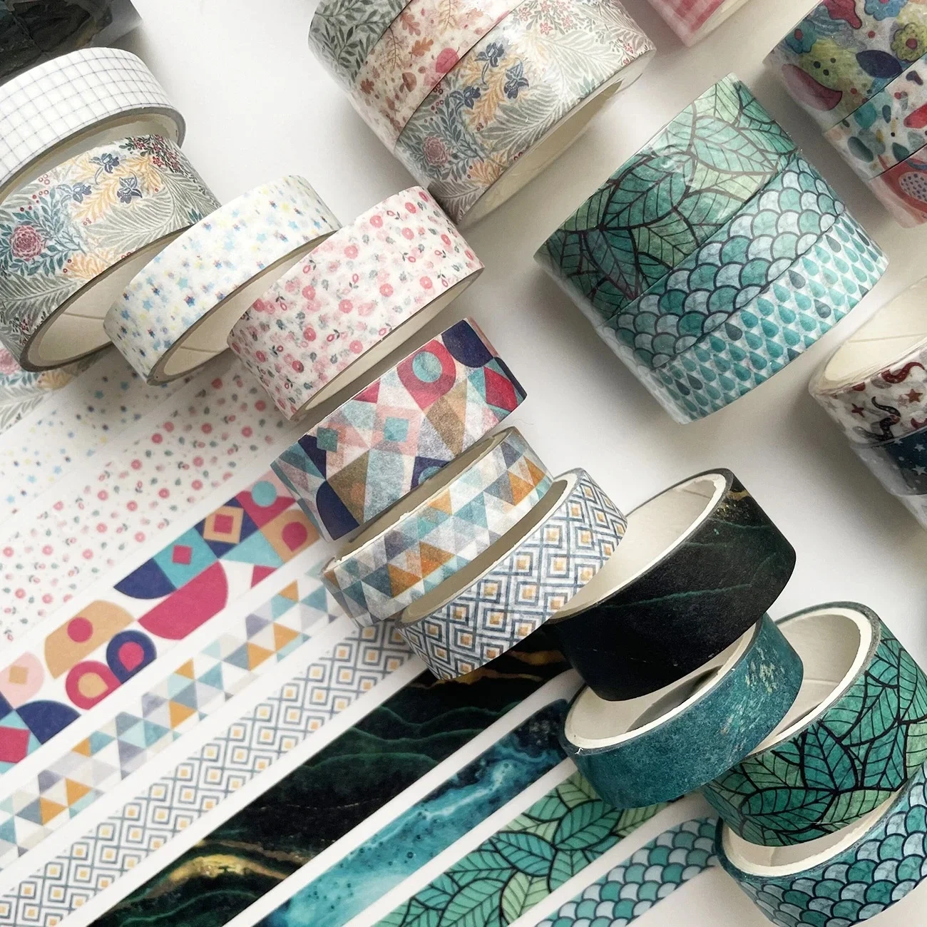NO MOQ Japanese Washi Tape Wholesale HolographicAnime Cartoon Custom Washi Tape Printing Pet Cute Washi Tape Manufacturer