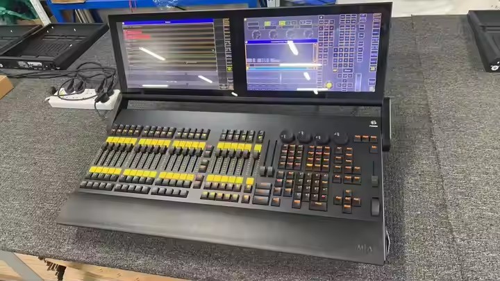 Q0 Folded version Mobile Button Command Wing Touch Screen MA2 Software Version DMX Console Professional Lighting Controller