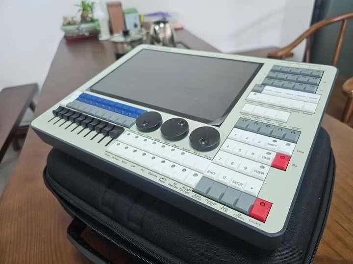 MINI Quartz Console V16 Titan Stage Lighting Controller For Party Lighting Classic DMX Stage Lights Console