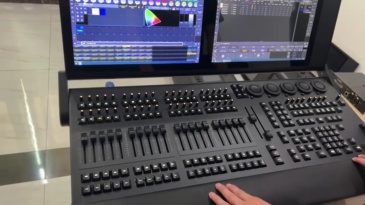Dual -screen MA3 onPC compact XT dmx console for moving head Light Dimmer