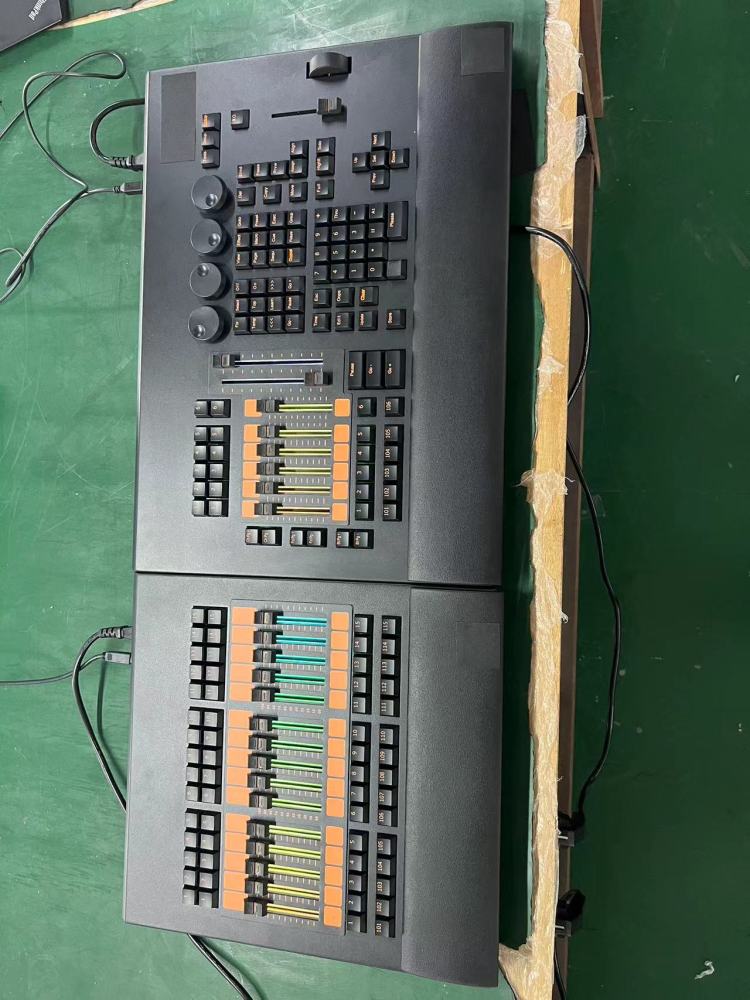 MA2 Command Wing Pro with background RGB light effect, electric pushrod