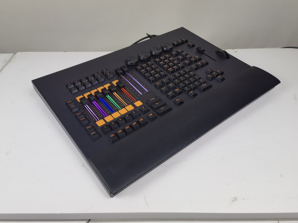 MA2 Command Wing Pro with background RGB light effect, electric pushrod