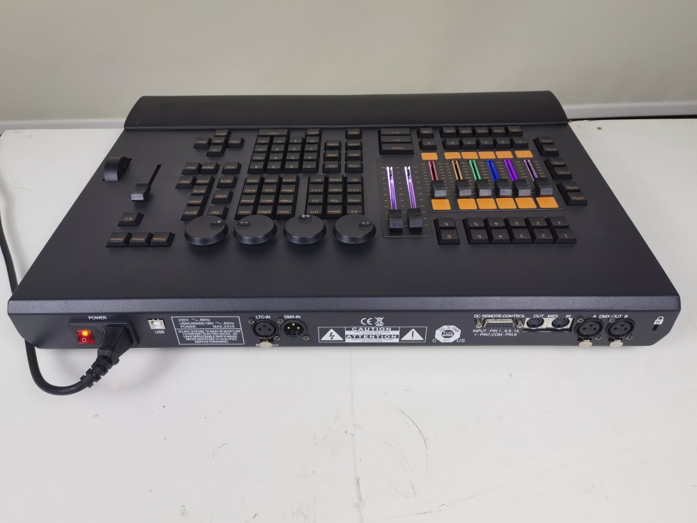 MA2 Command Wing Pro with background RGB light effect, electric pushrod