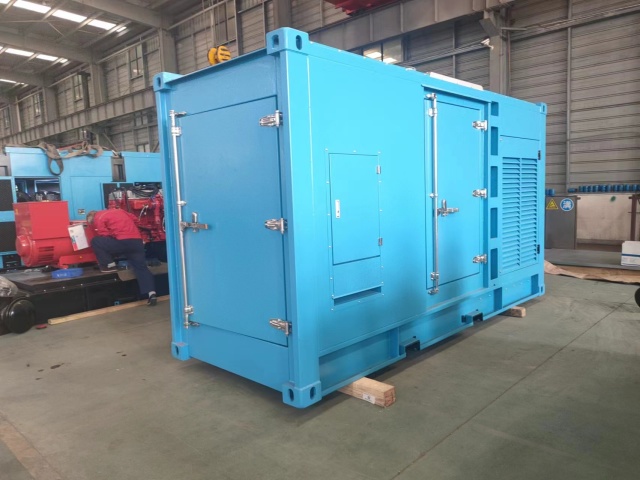 Containerized engine set