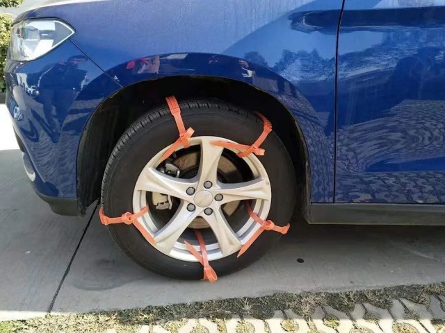 Cable tie car snow chains