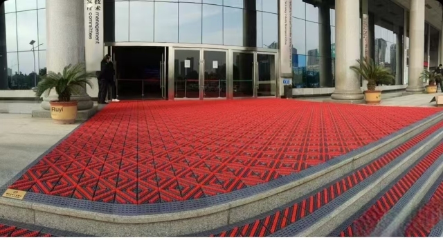 3-in-1 non-slip floor mat