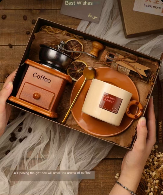 Hand grinder coffee machine gift box, birthday gift for girls, practical and classy, also a useful coffee machine for guys