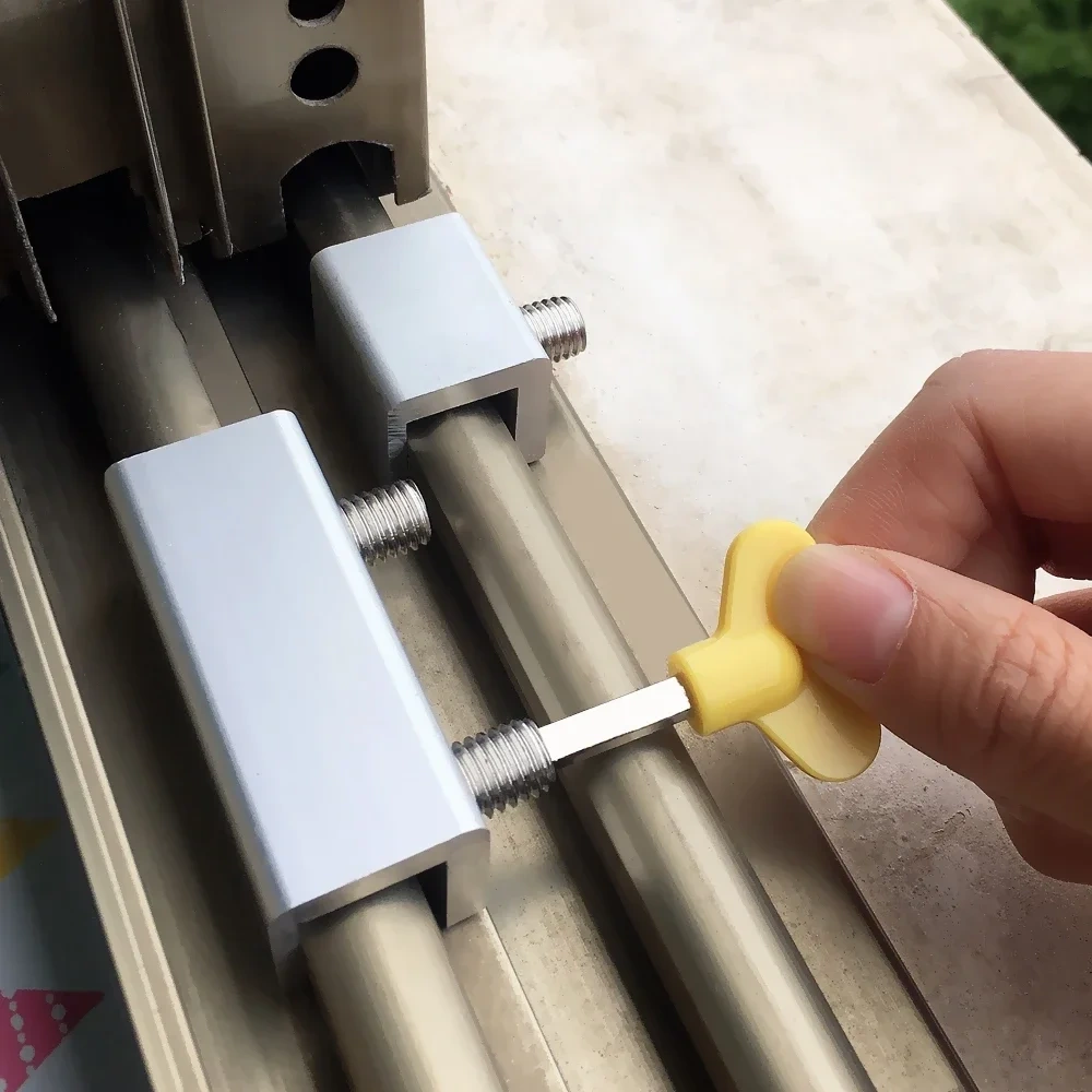 1pcs Adjustable Sliding Window Locks Stop Aluminum Alloy Door Frame Security Lock with Keys Home Office Safety window Lock