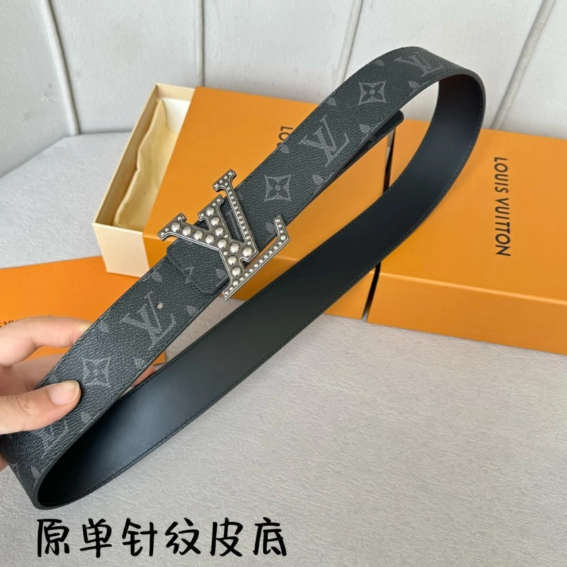 LOUIS *VUITTON*