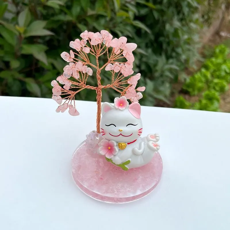 The Maneki-neko that can make you more beautiful and bring you good luck.
