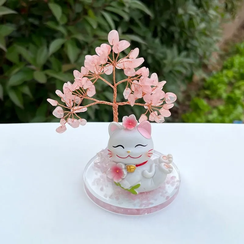 The Maneki-neko that can make you more beautiful and bring you good luck.