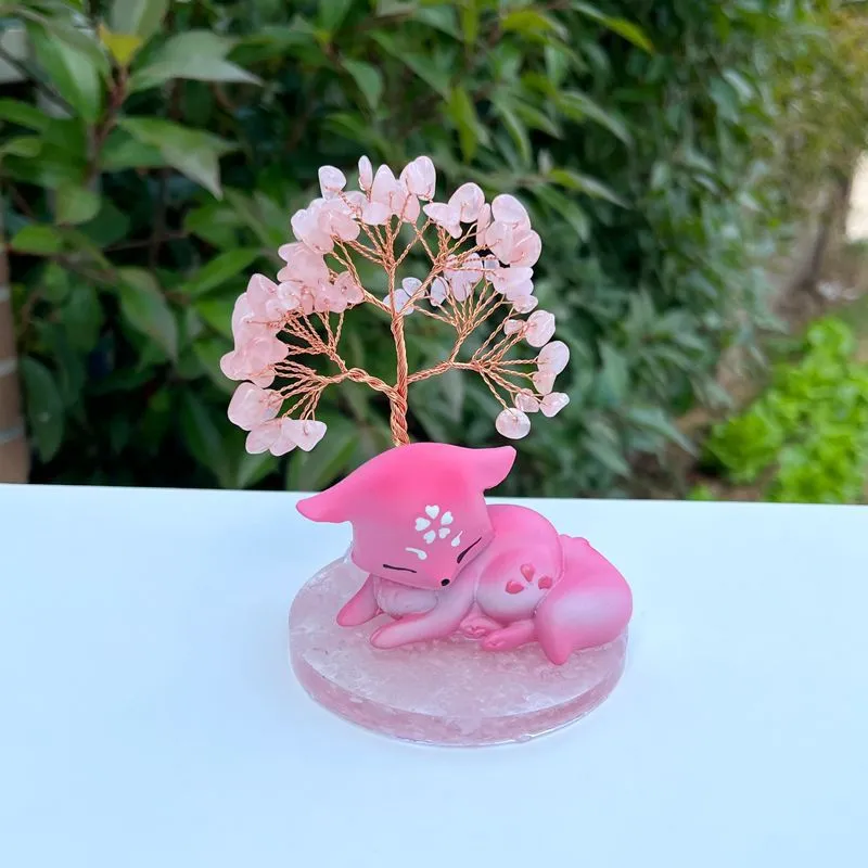 The Maneki-neko that can make you more beautiful and bring you good luck.
