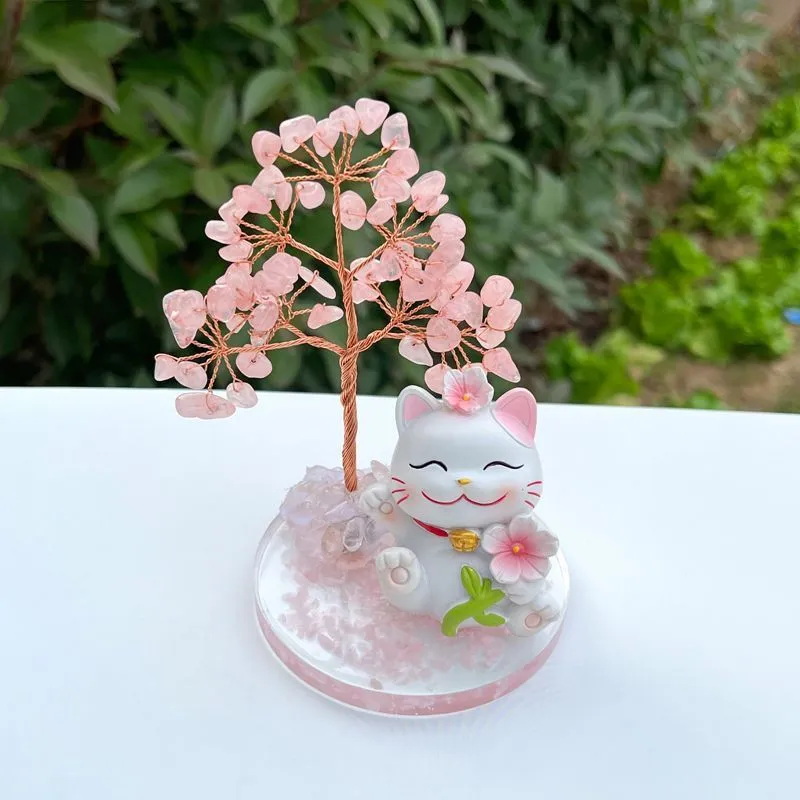 The Maneki-neko that can make you more beautiful and bring you good luck.