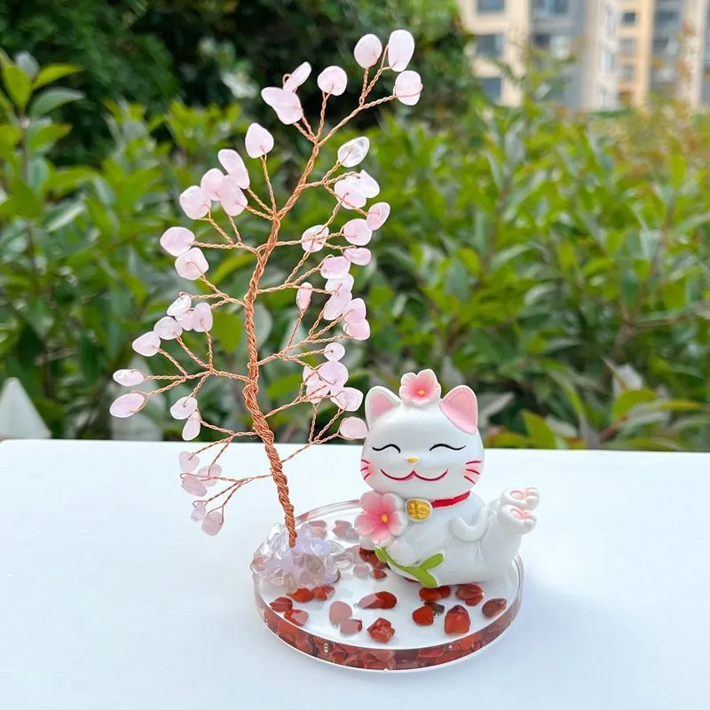 The Maneki-neko that can make you more beautiful and bring you good luck.