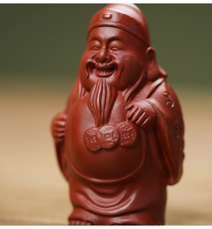 Made of purple clay, it is a collectible for tea - drinking occasions. The figurines of the God of Longevity and the God of Wealth can bring health, longevity and wealth.