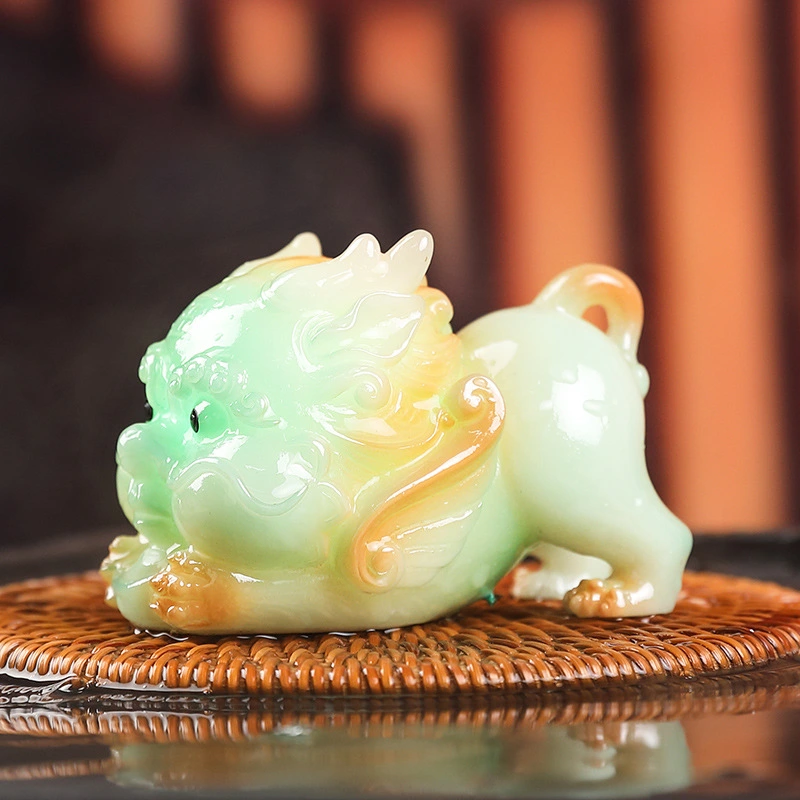 The glowing tea pet ornament, the Flash Pi Xiu for attracting wealth, will change color when the water temperature exceeds 45 degrees Celsius.