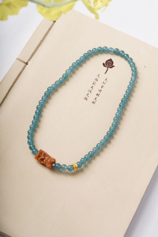 The female God of Wealth from Tibet, China, when paired with blue jadeite, can attract wealth, protect energy and help one relax inwardly.