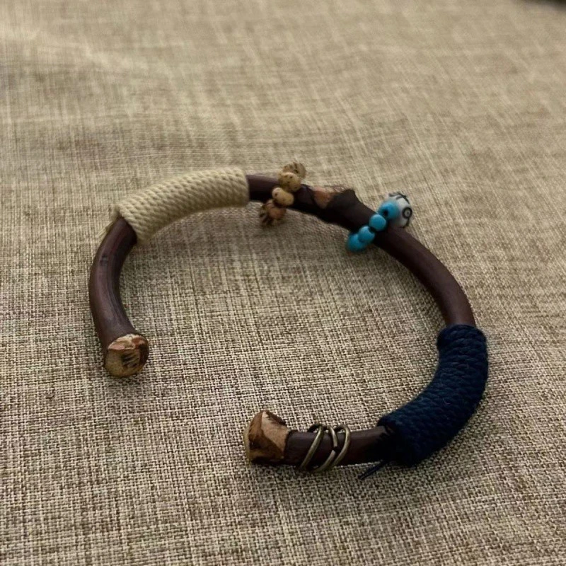Handmade Spatholobus suberectus bracelets, coming from Tibet. They can ward off evil spirits, bring good luck, boost energy, and also bring health and wealth.