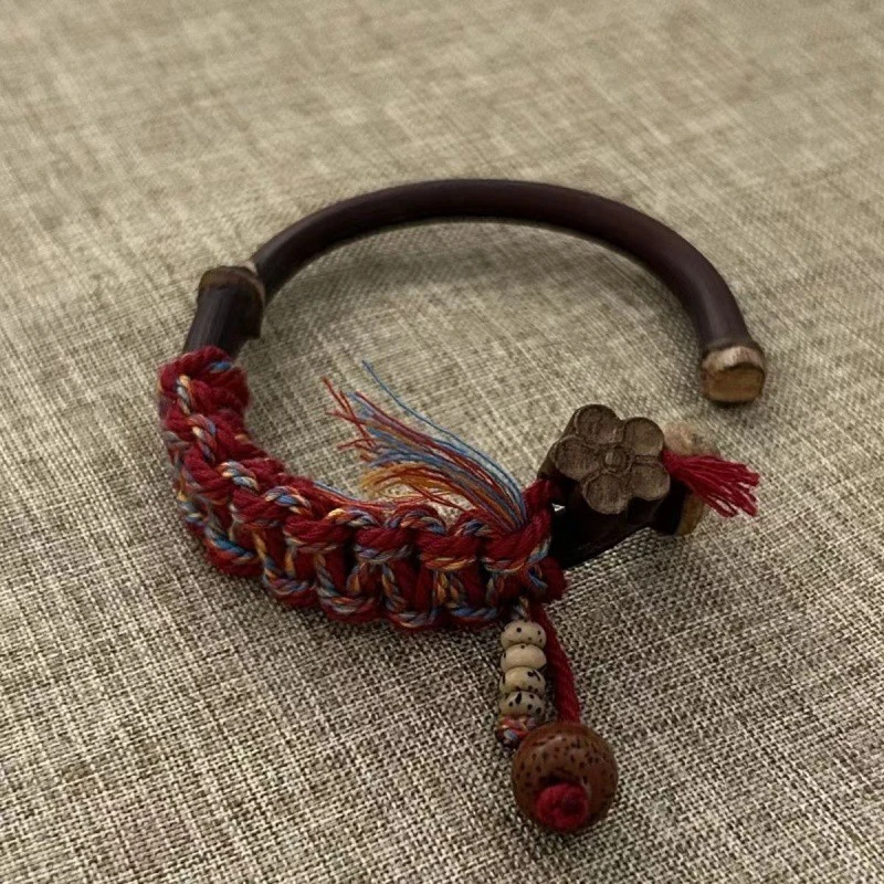 Handmade Spatholobus suberectus bracelets, coming from Tibet. They can ward off evil spirits, bring good luck, boost energy, and also bring health and wealth.