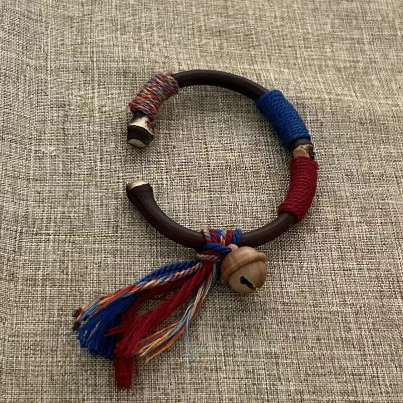 Handmade Spatholobus suberectus bracelets, coming from Tibet. They can ward off evil spirits, bring good luck, boost energy, and also bring health and wealth.