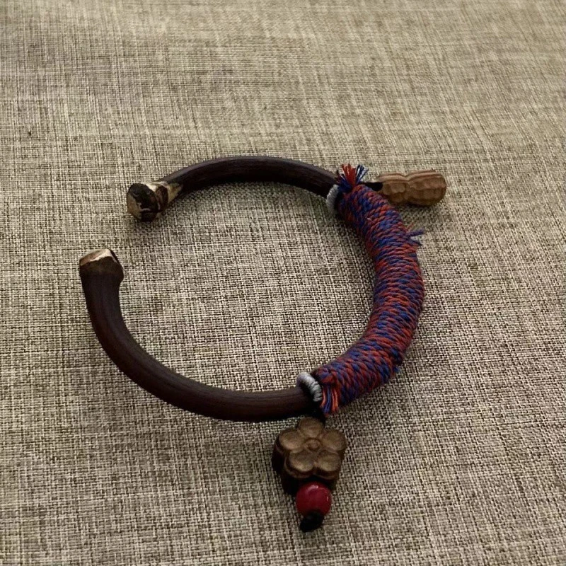 Handmade Spatholobus suberectus bracelets, coming from Tibet. They can ward off evil spirits, bring good luck, boost energy, and also bring health and wealth.