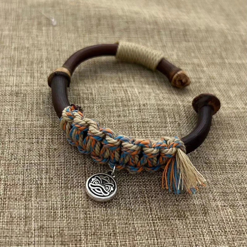 Handmade Spatholobus suberectus bracelets, coming from Tibet. They can ward off evil spirits, bring good luck, boost energy, and also bring health and wealth.