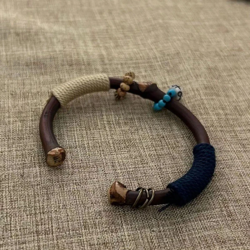 Handmade Spatholobus suberectus bracelets, coming from Tibet. They can ward off evil spirits, bring good luck, boost energy, and also bring health and wealth.