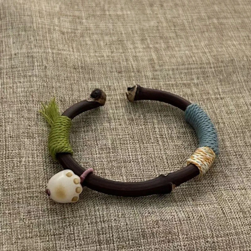 Handmade Spatholobus suberectus bracelets, coming from Tibet. They can ward off evil spirits, bring good luck, boost energy, and also bring health and wealth.