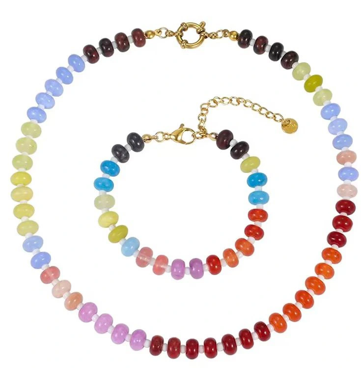 Colorful bead necklaces.It will be endowed with similar auspicious meanings, implying that all kinds of good luck will shine upon the wearer like seven bright stars.