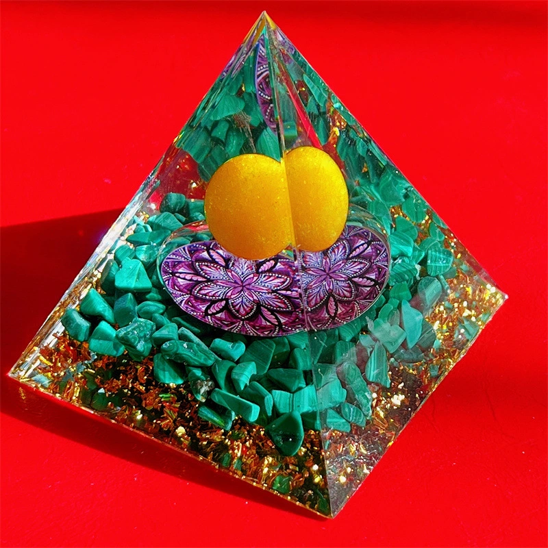 Natural crystal pyramid ornaments can connect with mysterious forces, gather the surrounding natural energy, attract wealth and bring prosperity.