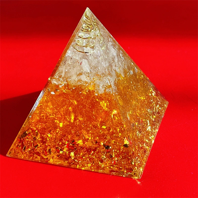 Natural crystal pyramid ornaments can connect with mysterious forces, gather the surrounding natural energy, attract wealth and bring prosperity.