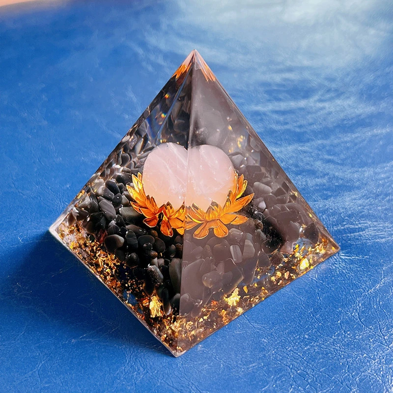 Natural crystal pyramid ornaments can connect with mysterious forces, gather the surrounding natural energy, attract wealth and bring prosperity.