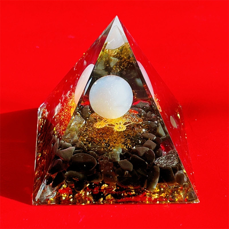 Natural crystal pyramid ornaments can connect with mysterious forces, gather the surrounding natural energy, attract wealth and bring prosperity.