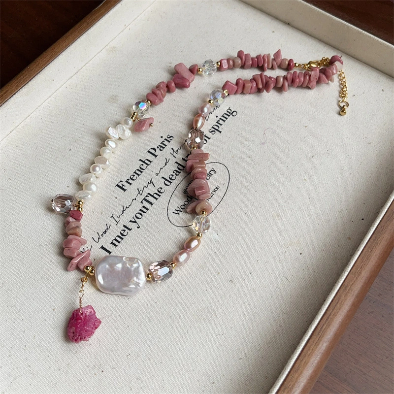 The natural rhodonite raw stones can bring love, stabilize emotions and enhance interpersonal relationships.