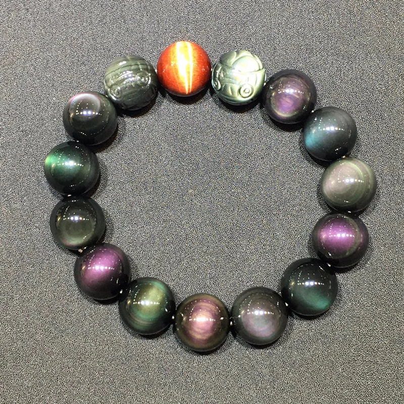 The natural obsidian, rainbow-colored cat's eye, and pixiu crystal bead bracelet have the implications of attracting wealth and treasures, enhancing fortune, promoting interpersonal relationships and safeguarding health.