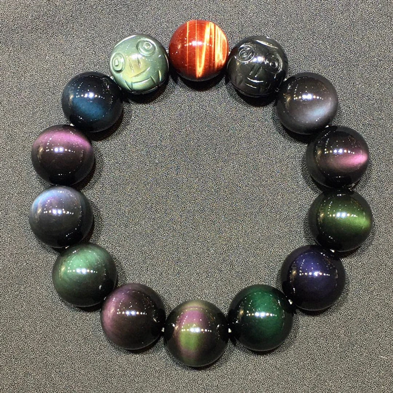 The natural obsidian, rainbow-colored cat's eye, and pixiu crystal bead bracelet have the implications of attracting wealth and treasures, enhancing fortune, promoting interpersonal relationships and safeguarding health.