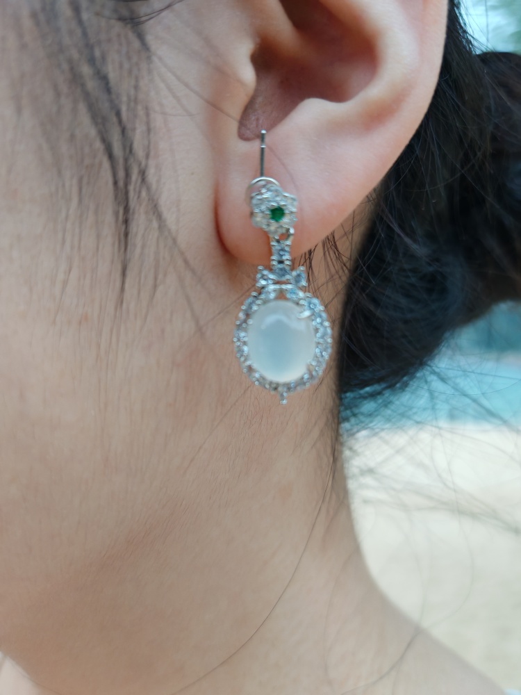 白玉髓镶嵌耳钉