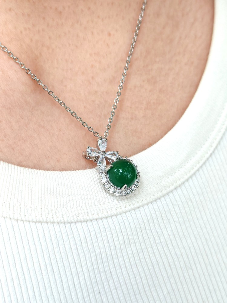 白玉髓圆形蛋面小吊坠