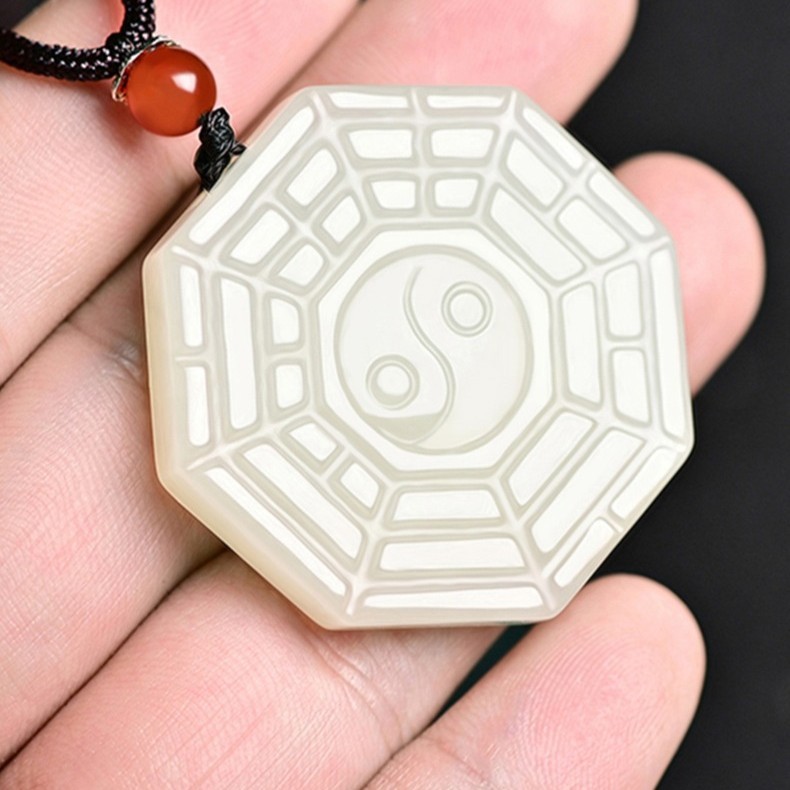 和田玉太极八卦玉吊坠