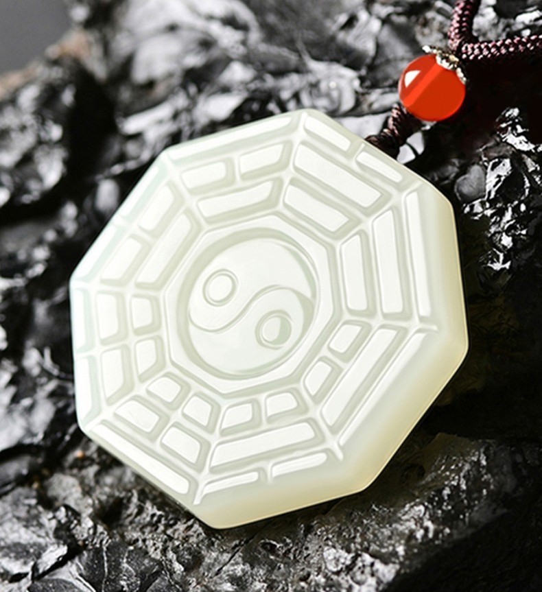 和田玉太极八卦玉吊坠